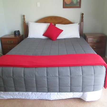 Awatea Park Motel 파머스턴노스 외부 사진
